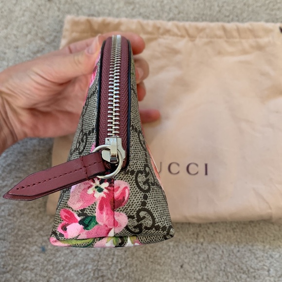 GUCCI Blooms Cosmetic Pouch - Picture 3 of 12